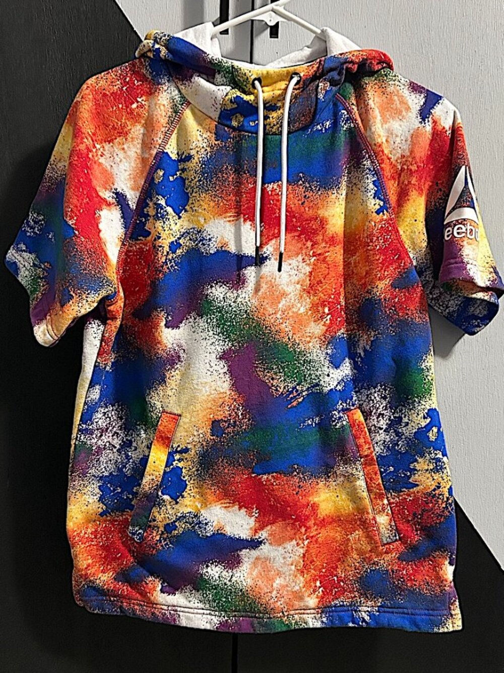 REEBOK Active Movement SS Hoodie Sweatshirt Rainbow Paint Splatter Men's S